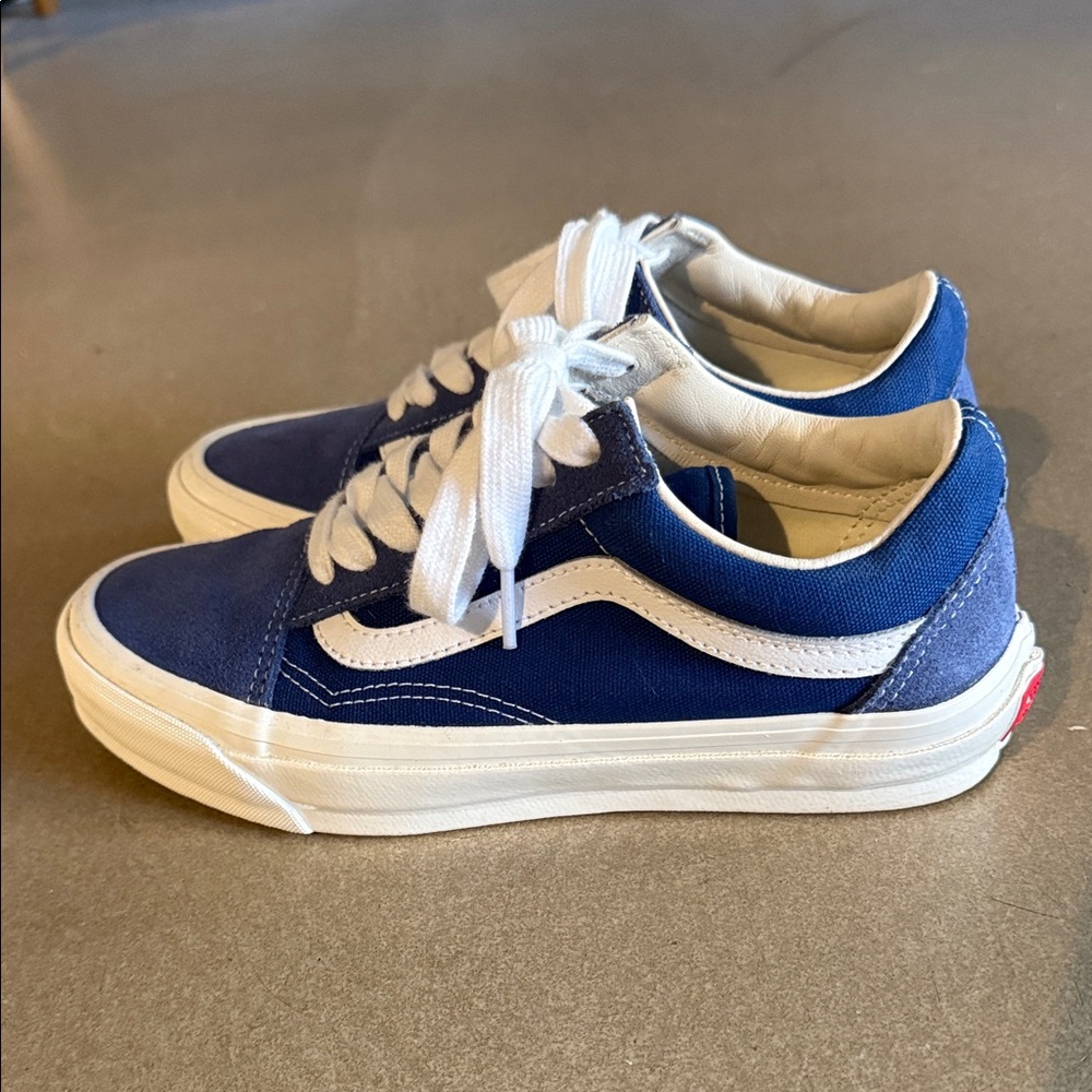 Vans - Picture 3 of 3